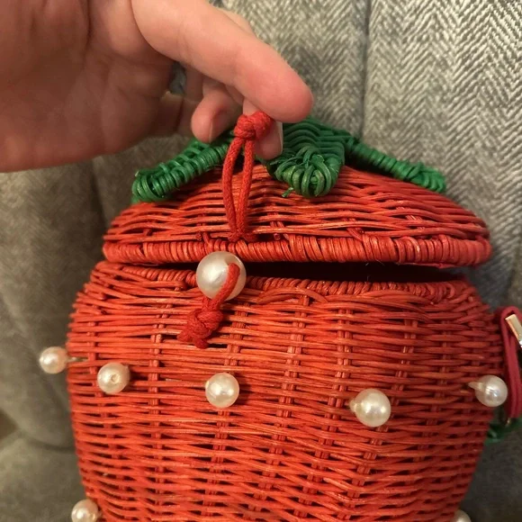 🍓 Kate Spade Strawberry Wicker Mini Bag 🍓 - Picture 9 of 11
